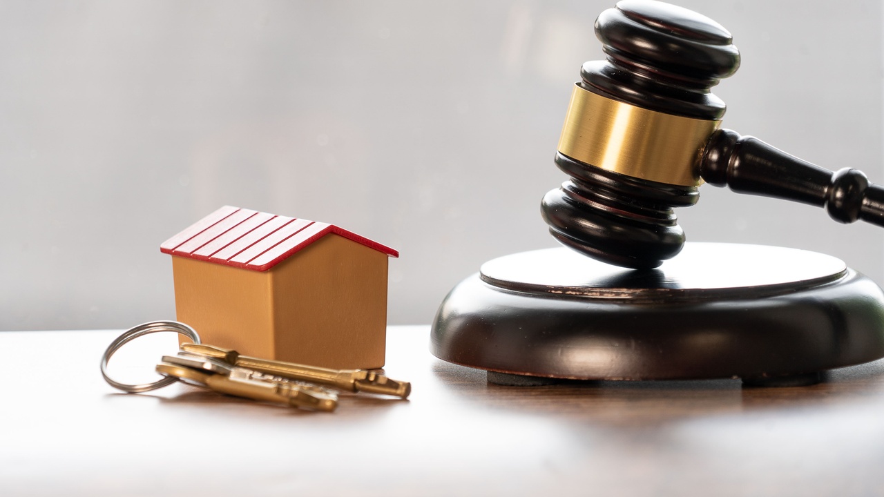 Cassazione 1002/2025: l’amministratore deve comunicare ai creditori i dati dei condòmini morosi